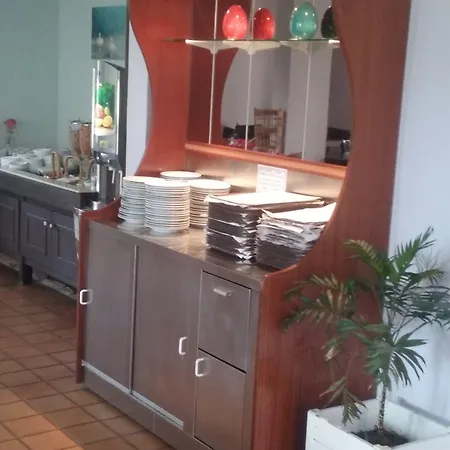 Отель Central Hotel 2*