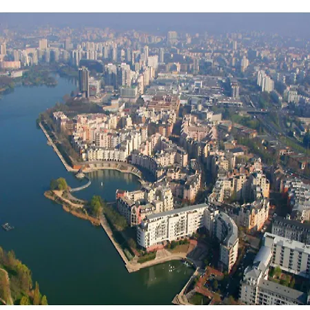 Central Hotel Кретей