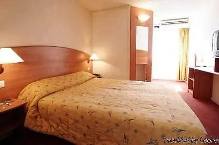 Отель Central Hotel Кретей