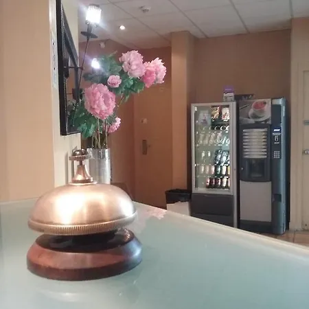 Отель Central Hotel 2*