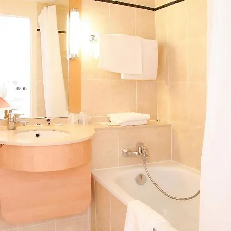 Central Hotel 2*