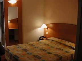 Central Hotel クレテイユ