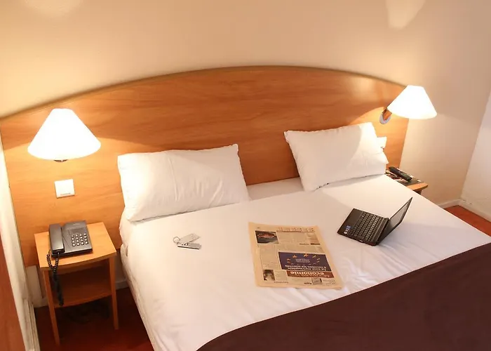 Central Hotel クレテイユ