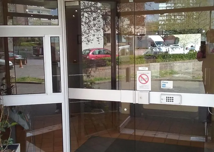 Central Hotel ホテル 2*