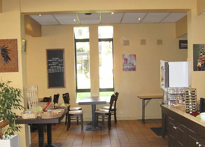 Central Hotel 2* クレテイユ