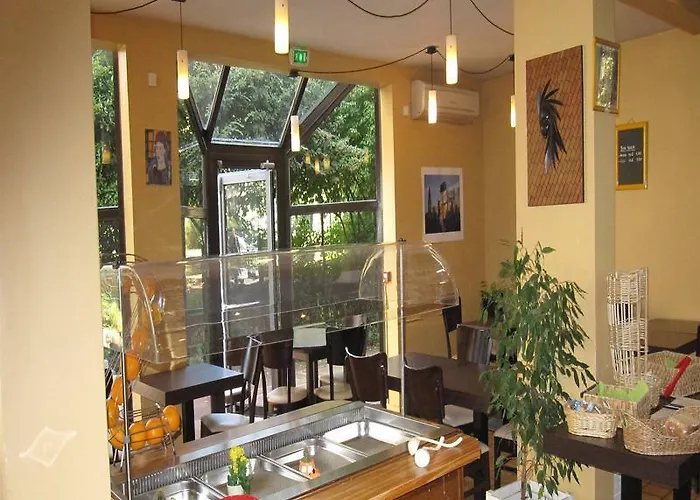 Central Hotel ホテル 2*